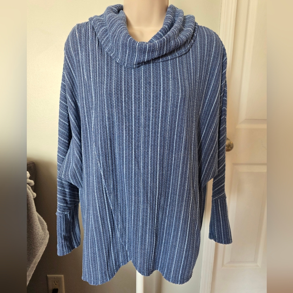 Lularoe Kristen Cowl Neck Pullover
